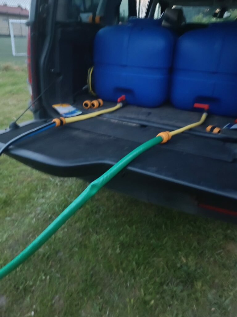 Podrzeczna, Sybiraków, Kaliska, Konopnickiej Dąbrowskiego. 1500 litrów wody z preparatem ukorzeniającym.