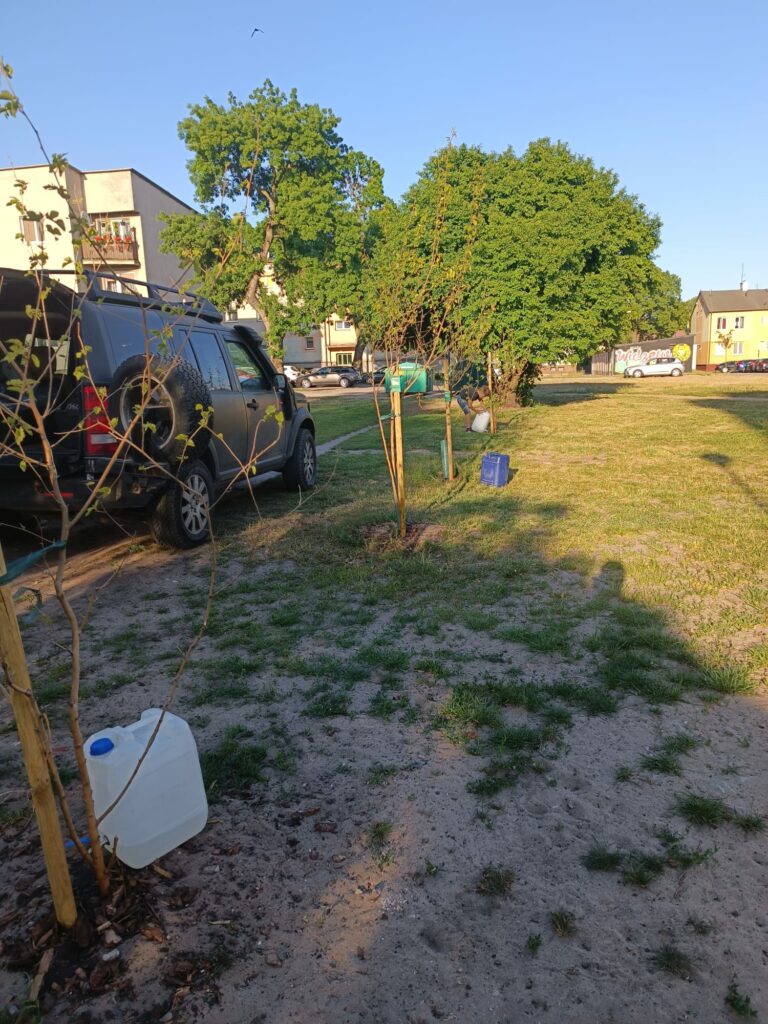 Korabka, Starzyńskiego i Kaliska;). 500 litrów